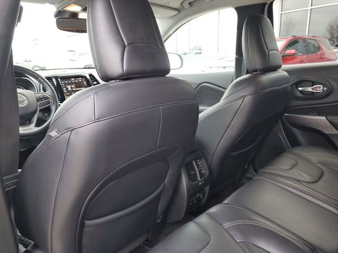 Used 2019 Jeep Cherokee Limited image 29