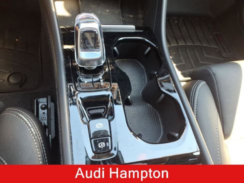 Used 2024 Volvo XC40 B5 Ultimate w/ Climate Package AWD/4WD image 30