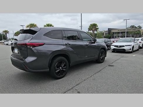 Used 2023 Toyota Highlander XLE FWD image 29