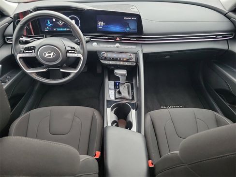 Used 2024 Hyundai Elantra SEL w/ Convenience Package image 13