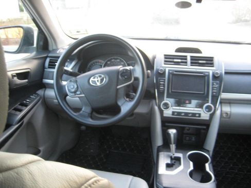 Used 2012 Toyota Camry LE FWD image 17