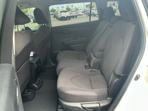 Used 2020 Toyota Highlander L AWD/4WD image 16