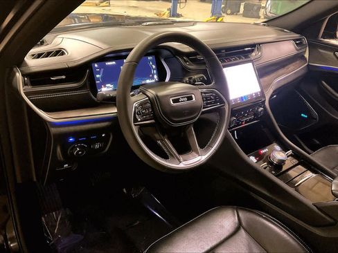 Used 2022 Jeep Grand Cherokee Overland image 32