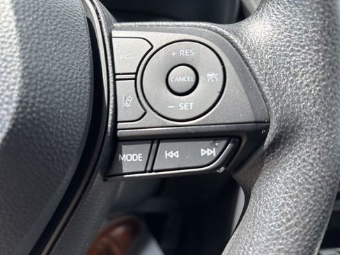 Used 2025 Toyota RAV4 XLE w/ Convenience Package FWD image 18