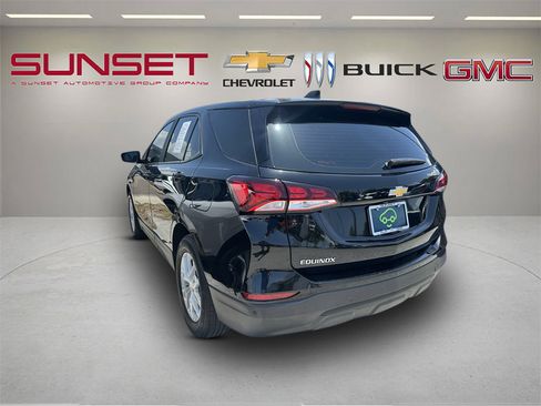 Certified 2023 Chevrolet Equinox LS w/ Driver Confidence II Package FWD image 3