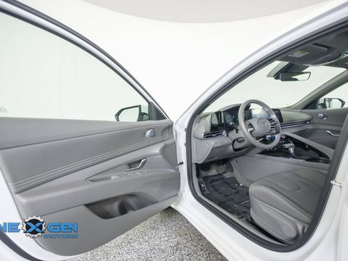 Used 2024 Hyundai Elantra SEL w/ Convenience Package FWD image 9