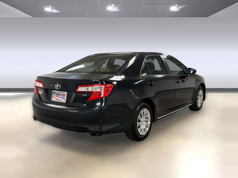 Used 2014 Toyota Camry LE FWD image 9