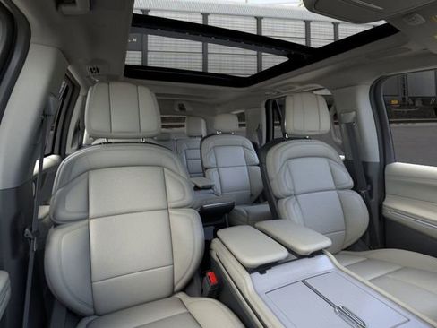 New 2026 Lincoln Navigator Reserve AWD/4WD image 10