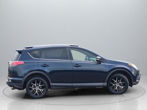 Used 2017 Toyota RAV4 SE image 9