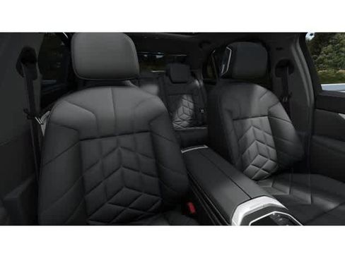 New 2026 BMW 740i xDrive w/ Luxury Rear Seating Package AWD/4WD image 11