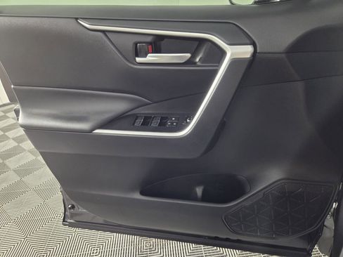 Used 2025 Toyota RAV4 XLE FWD image 20