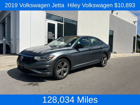 Used 2019 Volkswagen Jetta R-Line w/ R-Line Cold Weather Package FWD image 1