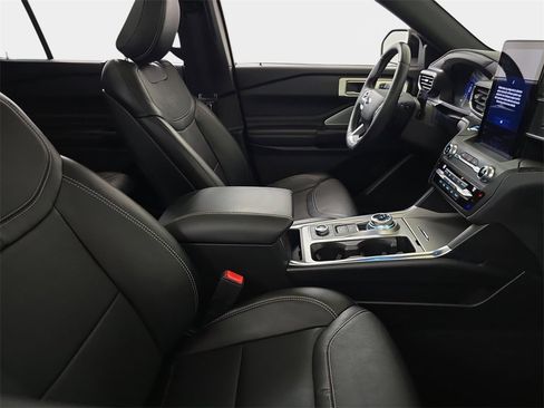 Used 2020 Ford Explorer ST w/ ST Street Pack image 10