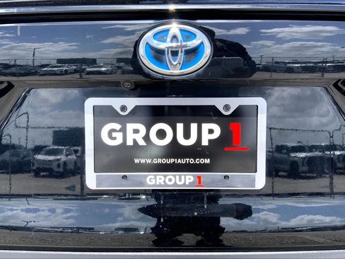 Used 2021 Toyota RAV4 XLE w/ XLE Grade Weather Package AWD/4WD image 10