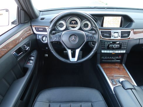 Used 2015 Mercedes-Benz E 400 4MATIC Sedan image 14