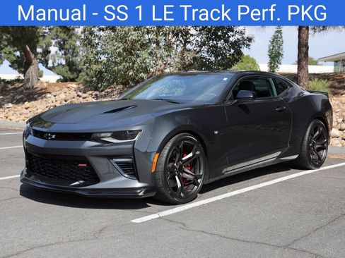 Used 2018 Chevrolet Camaro SS RWD image 10