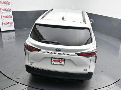 Used 2022 Toyota Sienna XLE image 16