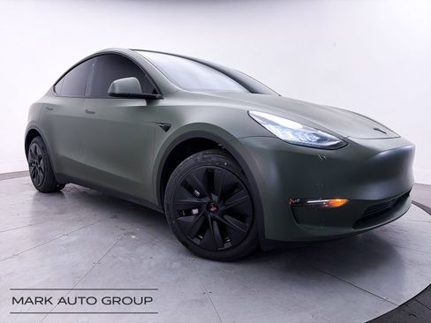 Used 2023 Tesla Model Y Long Range AWD/4WD image 1