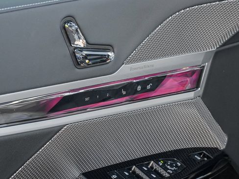 Used 2023 BMW 740i image 9