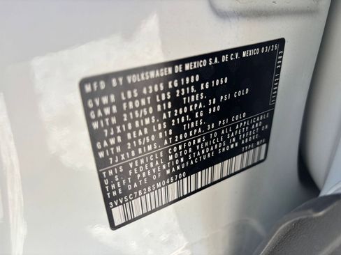 Used 2025 Volkswagen Taos SE image 9