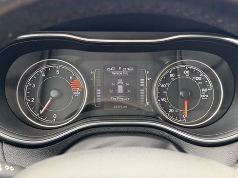 Used 2021 Jeep Cherokee Latitude Plus FWD image 23