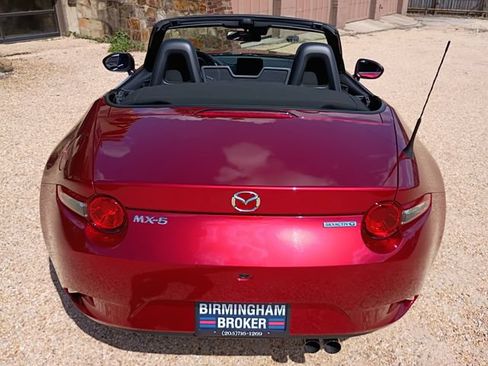 Used 2020 MAZDA MX-5 Miata Sport RWD image 12