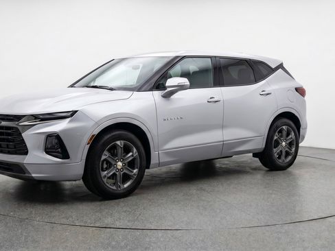 Used 2025 Chevrolet Blazer LT FWD image 3