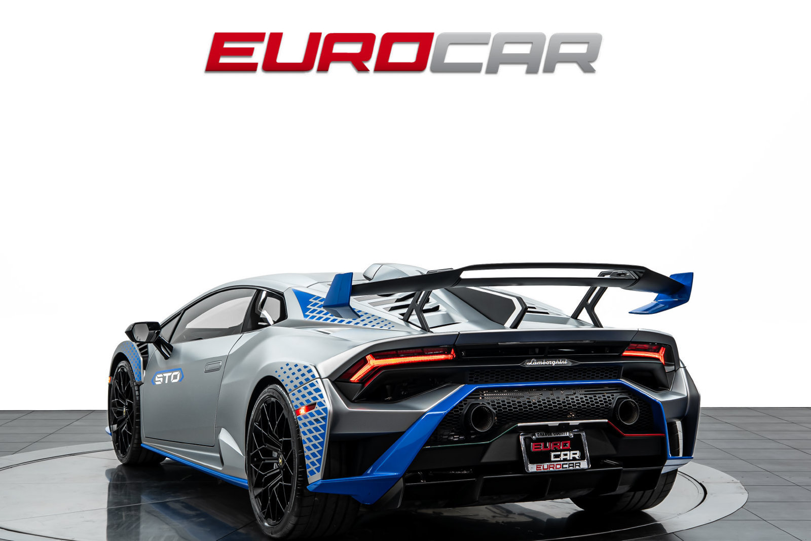 Used 2022 Lamborghini Huracan STO RWD image 3