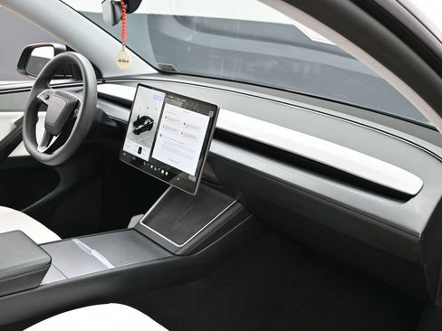 Used 2026 Tesla Model Y Long Range AWD/4WD image 42