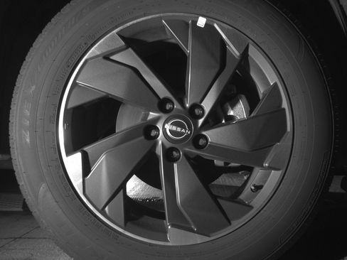 Used 2025 Nissan Rogue SV image 13