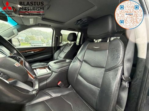 Used 2019 Cadillac Escalade ESV Luxury AWD/4WD image 27