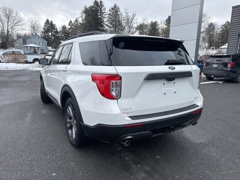 Used 2021 Ford Explorer XLT w/ Equipment Group 202A image 7