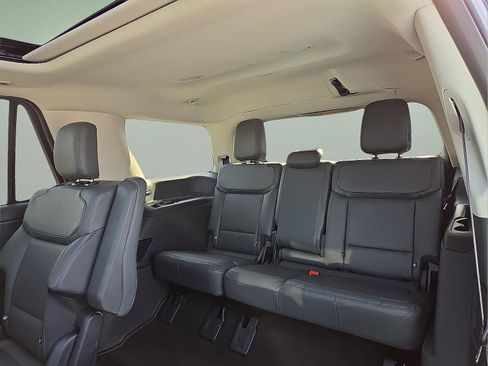 New 2026 Ford Expedition Active image 10