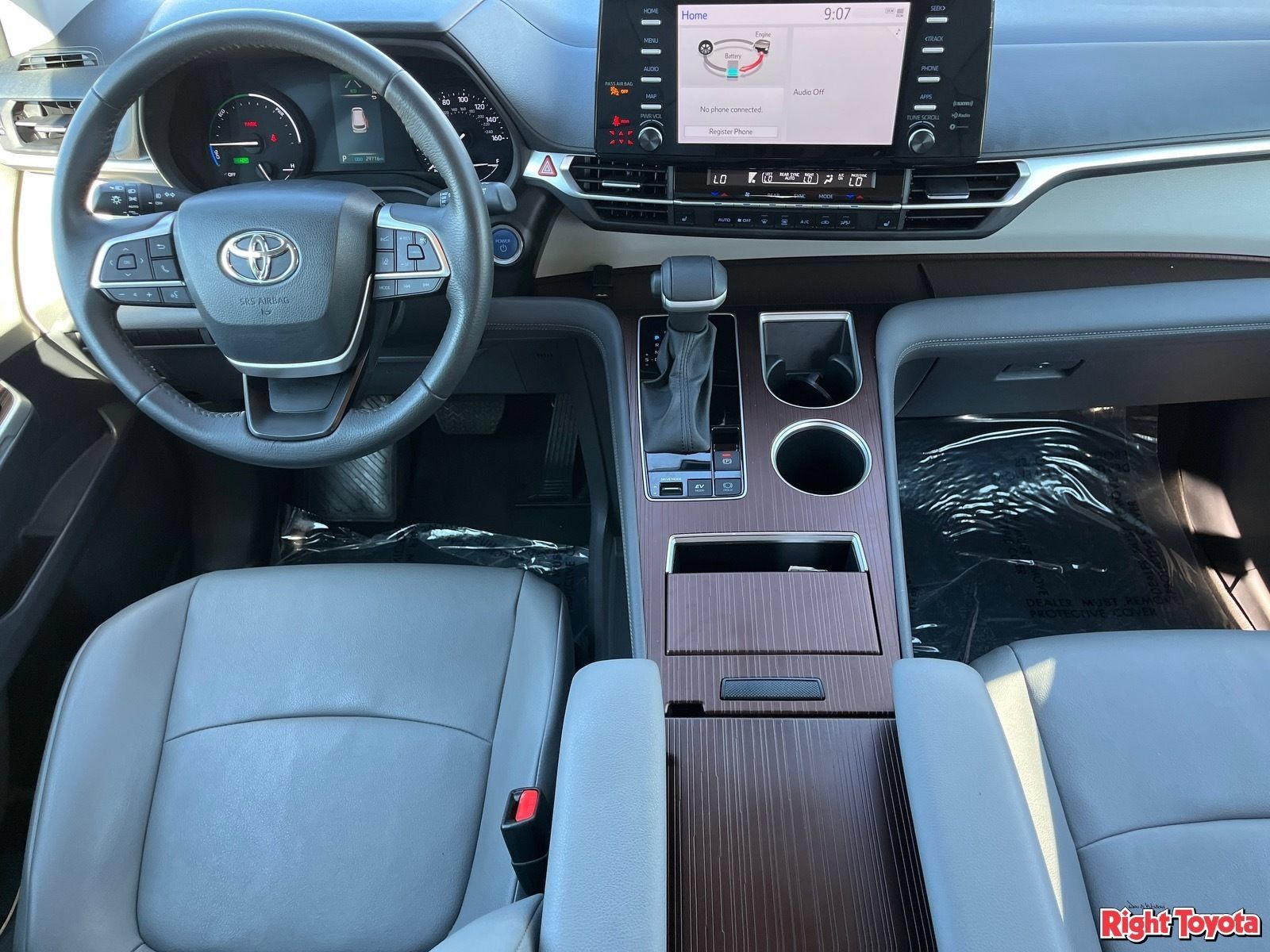 Certified 2024 Toyota Sienna XLE FWD image 16