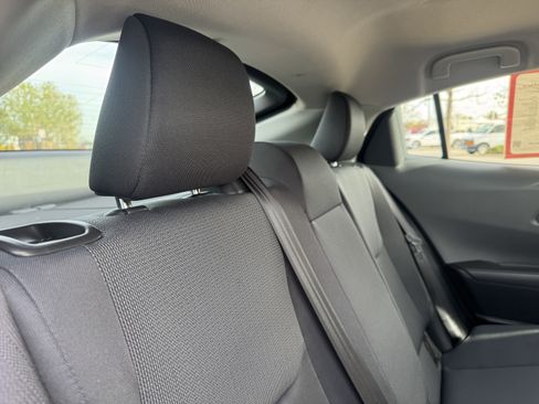Used 2025 Toyota Prius LE AWD/4WD image 18