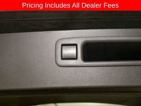 Used 2023 Toyota Highlander XLE AWD/4WD image 6