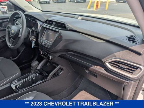 Used 2023 Chevrolet TrailBlazer LS FWD image 29