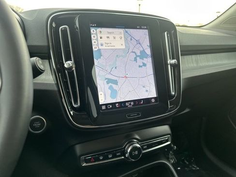 Certified 2025 Volvo XC40 B5 Plus image 22