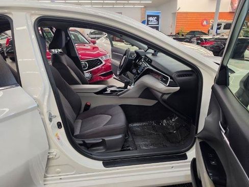 Used 2018 Toyota Camry LE FWD image 10