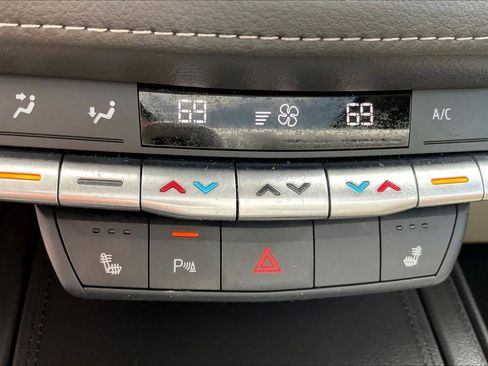 Used 2023 Cadillac XT4 Luxury w/ Cold Weather Package image 33