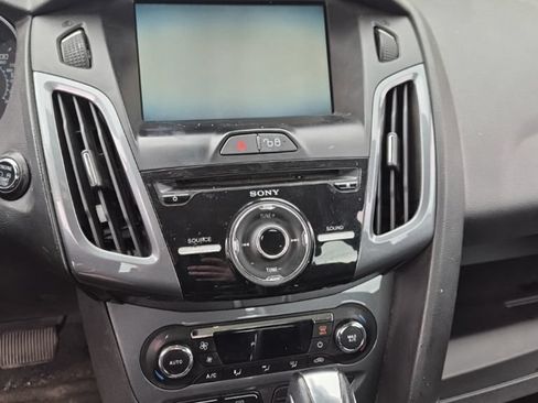 Used 2012 Ford Focus Titanium FWD image 10