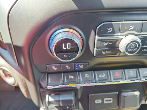 Used 2019 Chevrolet Silverado 1500 LTZ AWD/4WD image 23