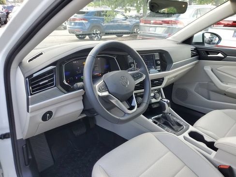 Certified 2024 Volkswagen Jetta SE FWD image 23
