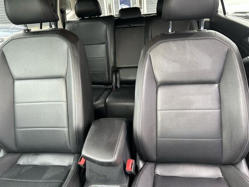 Used 2020 Volkswagen Tiguan SE image 19