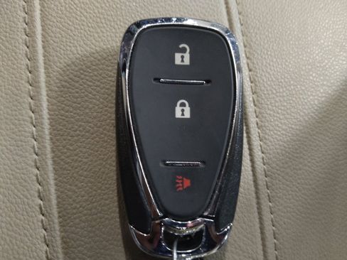 Used 2022 Chevrolet Traverse LS FWD image 32