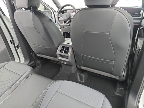 New 2026 Volkswagen Tiguan SE R-Line FWD image 11