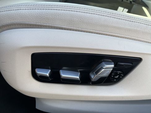 Used 2020 BMW M550i xDrive w/ Premium Package image 26