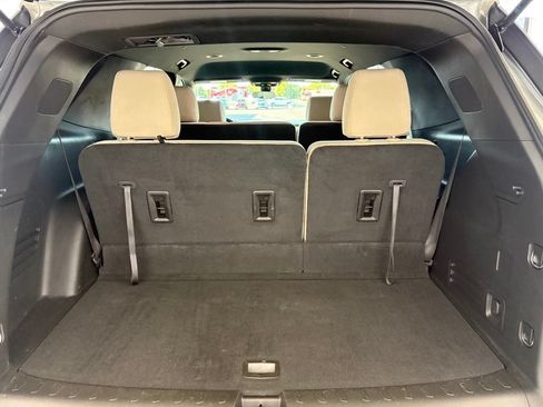 Used 2023 Chevrolet Traverse LS FWD image 40