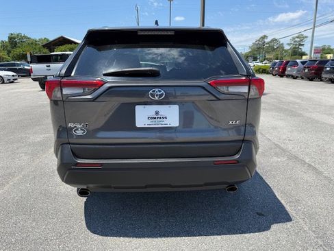 Used 2020 Toyota RAV4 XLE FWD image 3