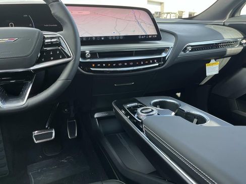 New 2026 Cadillac Lyriq V image 16